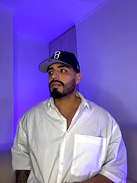 Snapshot of LeandroRusso chatting on 17, 9, 2025 LeandroRusso online show from 17, 9, 2025