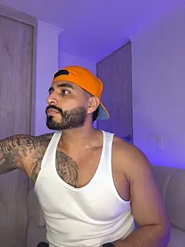 Snapshot of LeandroRusso chatting on 1, 10, 2025 LeandroRusso online show from 1, 10, 2025