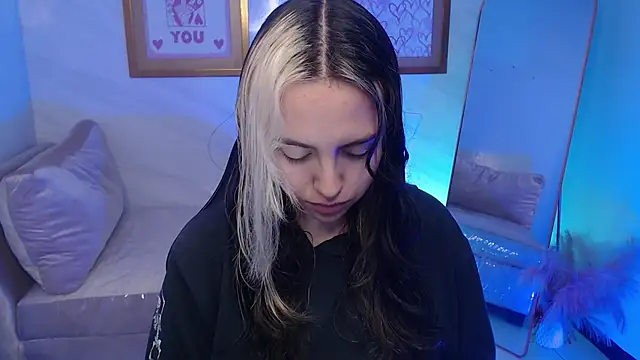 Hela v online show from 18, 11, 2025