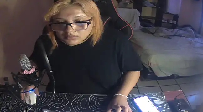 Snapshot of belenvaleria chatting on 2, 2, 2025 belenvaleria online show from 2, 2, 2025