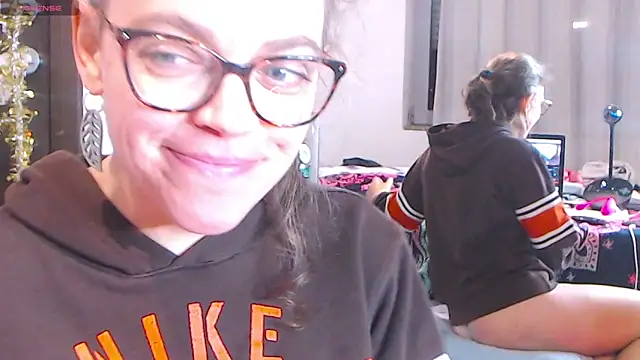 Ju-Hot online show from 6, 1, 2025