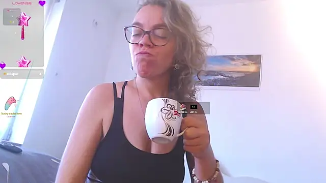 Ju-Hot online show from 17, 9, 2025