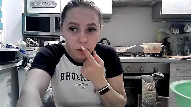 Misssweet s online show from 4, 2, 2025