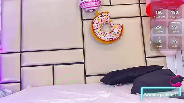 JulianaaHerrera online show from 18, 2, 2025