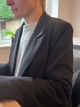 Snapshot of Phoebe_Lily chatting on 4, 11, 2025 Phoebe Lily online show from 4, 11, 2025