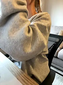 Snapshot of Phoebe_Lily chatting on 16, 12, 2025 Phoebe Lily online show from 16, 12, 2025