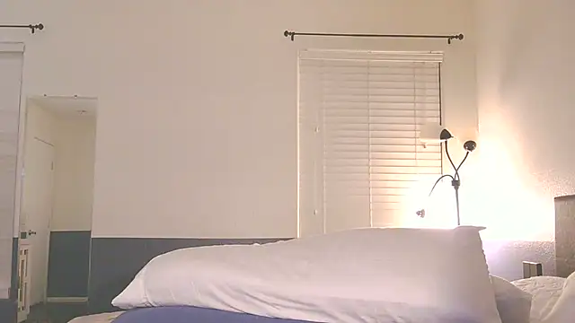 Snapshot of MilfRayne chatting on 10, 2, 2025 MilfRayne online show from 10, 2, 2025