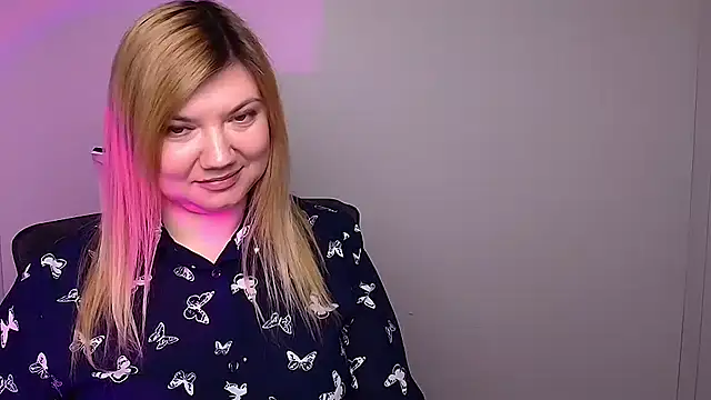 Snapshot of Lola_moree chatting on 4, 2, 2025 Lola moree online show from 4, 2, 2025