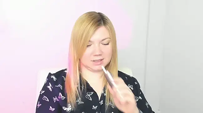 Snapshot of Lola_moree chatting on 18, 3, 2025 Lola moree online show from 18, 3, 2025