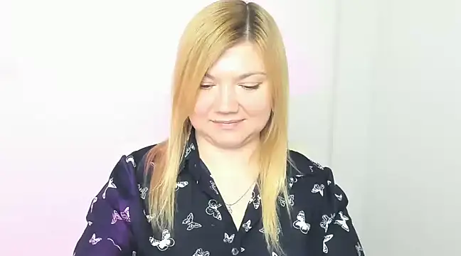 Snapshot of Lola_moree chatting on 18, 3, 2025 Lola moree online show from 18, 3, 2025