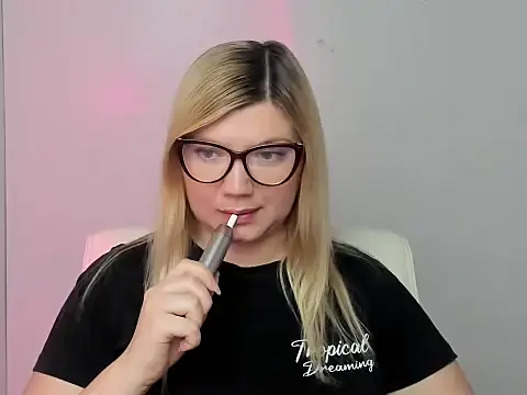 Snapshot of Lola_moree chatting on 17, 9, 2025 Lola moree online show from 17, 9, 2025