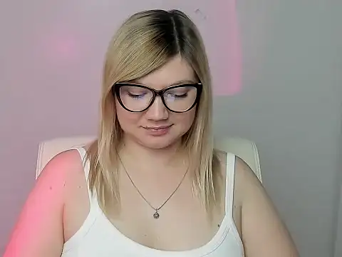 Snapshot of Lola_moree chatting on 29, 9, 2025 Lola moree online show from 29, 9, 2025