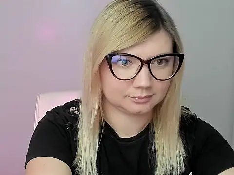 Snapshot of Lola_moree chatting on 6, 10, 2025 Lola moree online show from 6, 10, 2025