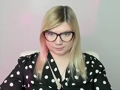 Snapshot of Lola_moree chatting on 27, 10, 2025 Lola moree online show from 27, 10, 2025