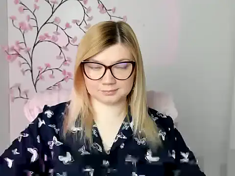 Snapshot of Lola_moree chatting on 22, 4, 2026 Lola moree online show from 22, 4, 2026