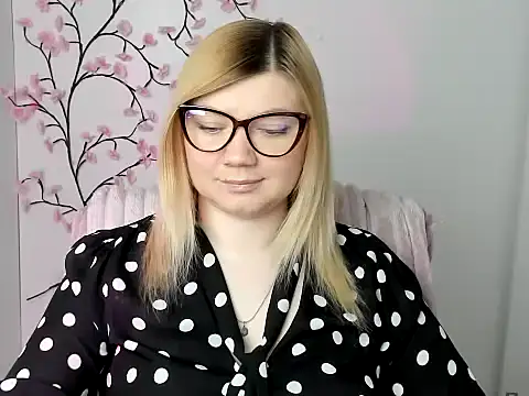 Snapshot of Lola_moree chatting on 26, 4, 2026 Lola moree online show from 26, 4, 2026