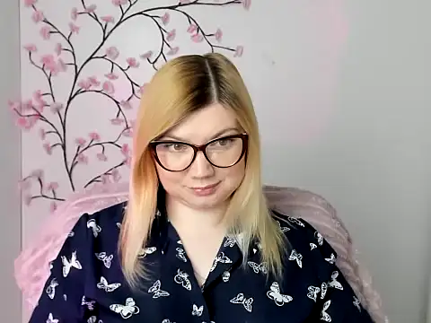 Snapshot of Lola_moree chatting on 13, 5, 2026 Lola moree online show from 13, 5, 2026