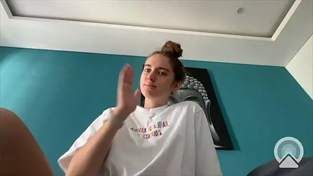 Snapshot of valure_lera chatting on 4, 3, 2025 valure lera online show from 4, 3, 2025