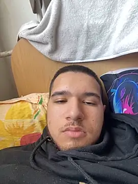 Drag Queen online show from 11, 2, 2025