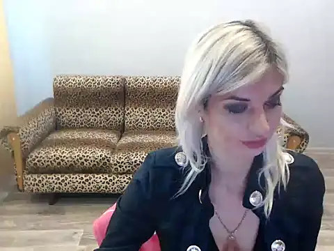 Snapshot of SexyBeatriice chatting on 17, 10, 2025 SexyBeatriice online show from 17, 10, 2025