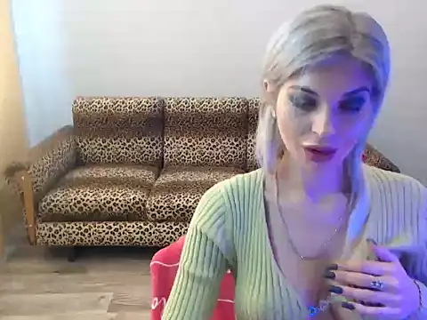 Snapshot of SexyBeatriice chatting on 19, 10, 2025 SexyBeatriice online show from 19, 10, 2025