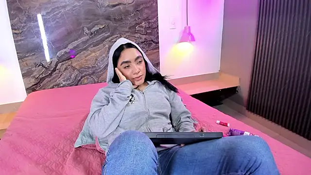 Snapshot of Estefy_gomez09 chatting on 21, 3, 2025 Estefy gomez09 online show from 21, 3, 2025