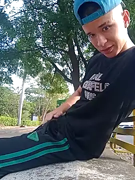 Snapshot of arevalo1124 chatting on 12, 9, 2025 arevalo1124 online show from 12, 9, 2025