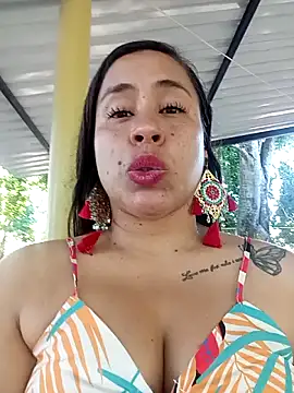 Snapshot of kamila_lovee chatting on 13, 10, 2025 kamila lovee online show from 13, 10, 2025