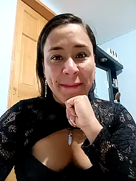 Snapshot of kamila_lovee chatting on 21, 10, 2025 kamila lovee online show from 21, 10, 2025