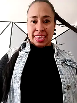 Snapshot of kamila_lovee chatting on 22, 10, 2025 kamila lovee online show from 22, 10, 2025