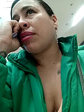 Snapshot of kamila_lovee chatting on 18, 11, 2025 kamila lovee online show from 18, 11, 2025