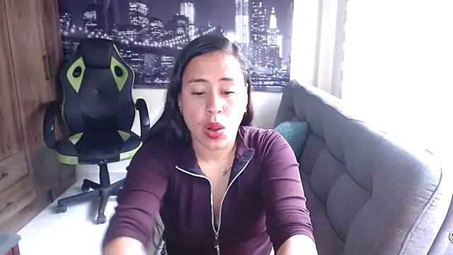 Snapshot of kamila_lovee chatting on 21, 11, 2025 kamila lovee online show from 21, 11, 2025