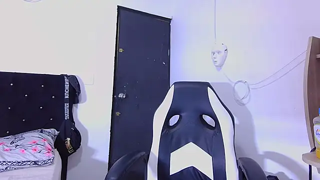 Snapshot of hot_man05 chatting on 7, 11, 2025 hot man05 online show from 7, 11, 2025