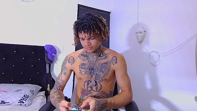 Snapshot of hot_man05 chatting on 12, 11, 2025 hot man05 online show from 12, 11, 2025