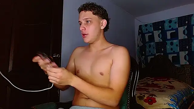 Snapshot of Thomas_May4rs chatting on 8, 11, 2025 Thomas May4rs online show from 8, 11, 2025