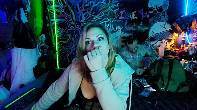 Snapshot of RhyleeRaine chatting on 27, 9, 2025 RhyleeRaine online show from 27, 9, 2025