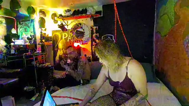 Snapshot of RhyleeRaine chatting on 16, 10, 2025 RhyleeRaine online show from 16, 10, 2025
