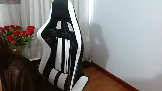 Lunasquirt1985 online show from 15, 4, 2026