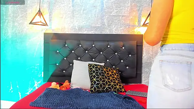 emberhodson online show from 24, 11, 2025