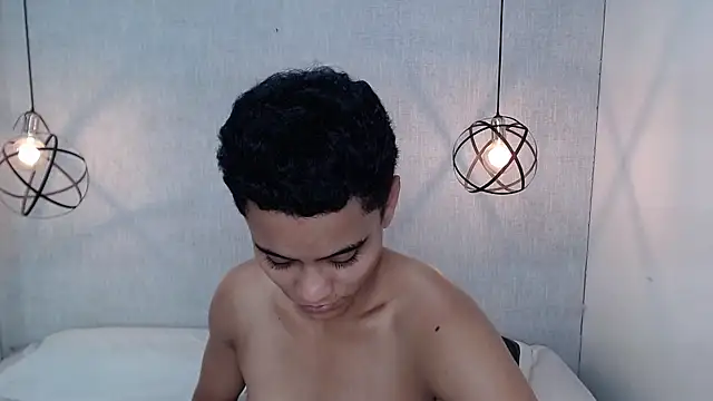 Liiamthompson online show from 18, 3, 2025