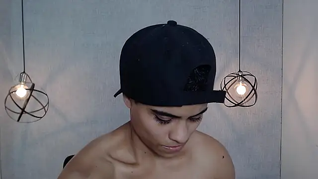 Liiamthompson online show from 20, 3, 2025