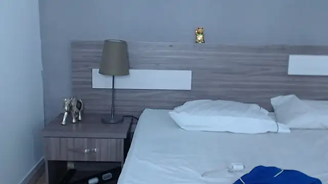 Liiamthompson online show from 29, 9, 2025