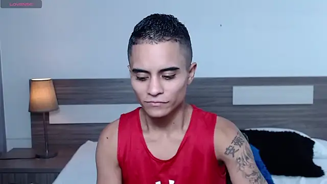 Liiamthompson online show from 13, 11, 2025