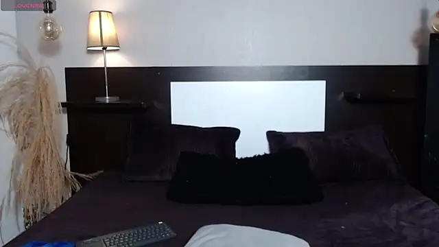 Liiamthompson online show from 18, 4, 2026