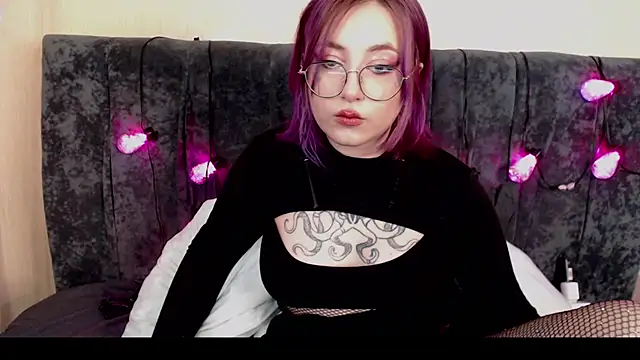 Snapshot of purplewitch chatting on 11, 3, 2025 purplewitch online show from 11, 3, 2025