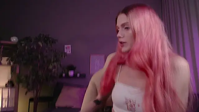 Snapshot of Gretchen_Mol chatting on 5, 11, 2025 Gretchen Mol online show from 5, 11, 2025