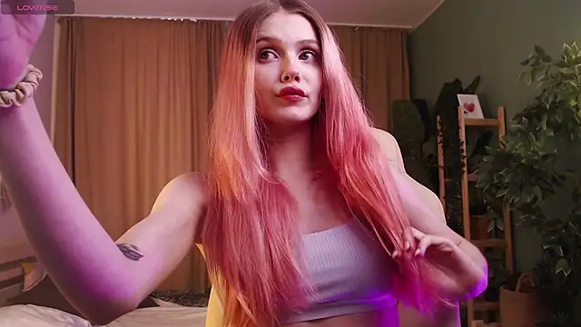 Gretchen Mol online show from 13, 1, 2026