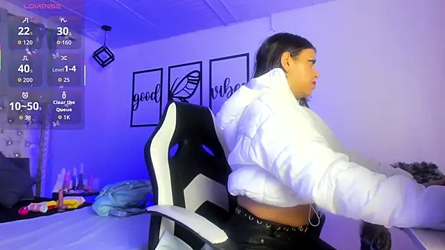 nicolee millerr online show from 13, 11, 2025