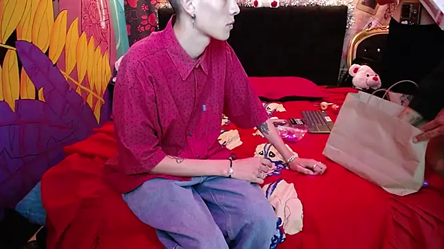 Snapshot of SimonAndJocelyn chatting on 15, 2, 2025 SimonAndJocelyn online show from 15, 2, 2025