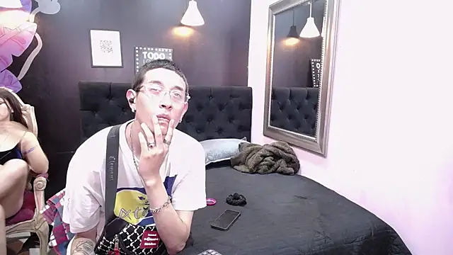 Snapshot of SimonAndJocelyn chatting on 18, 9, 2025 SimonAndJocelyn online show from 18, 9, 2025